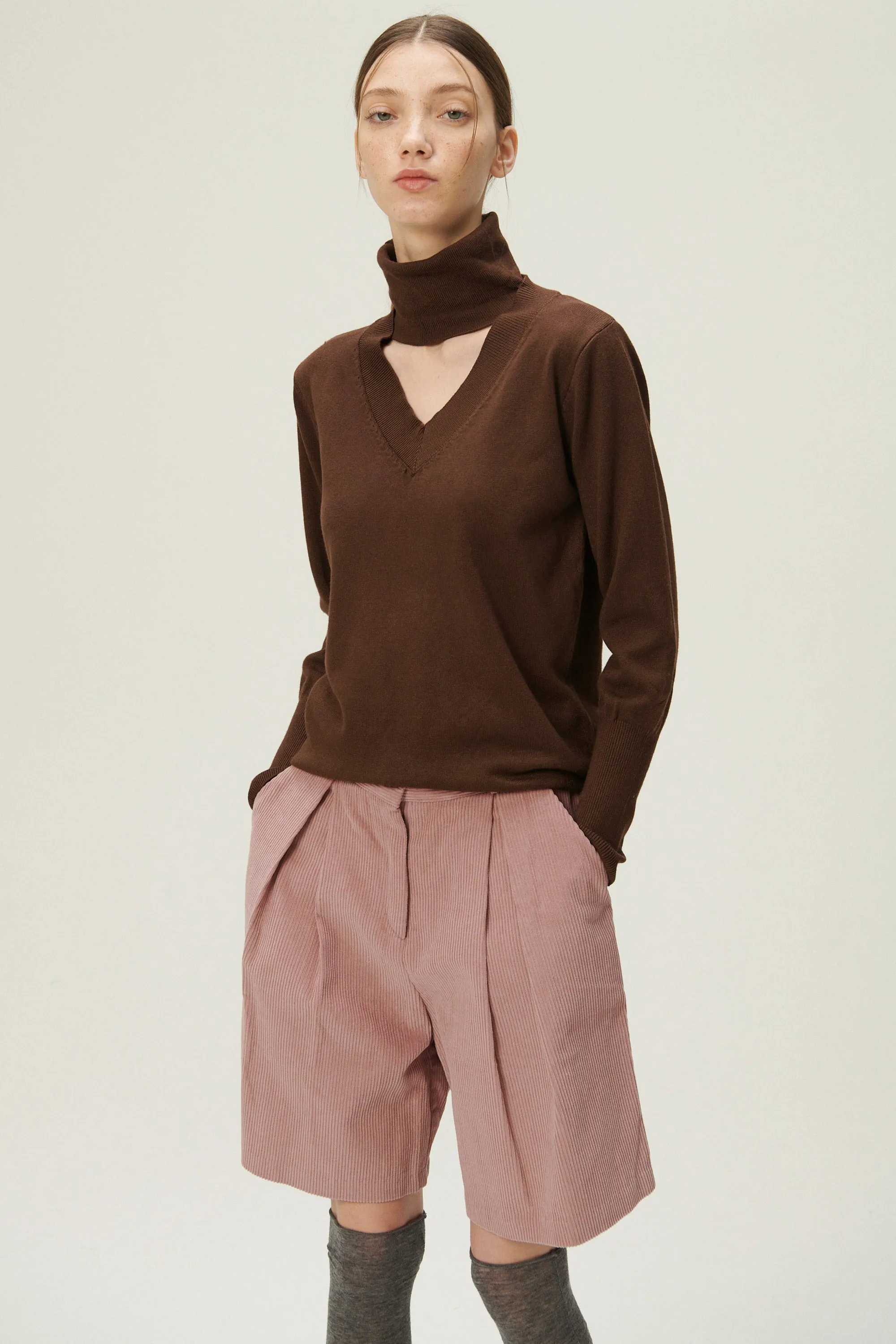 Ali Choker V-neck Knit Top