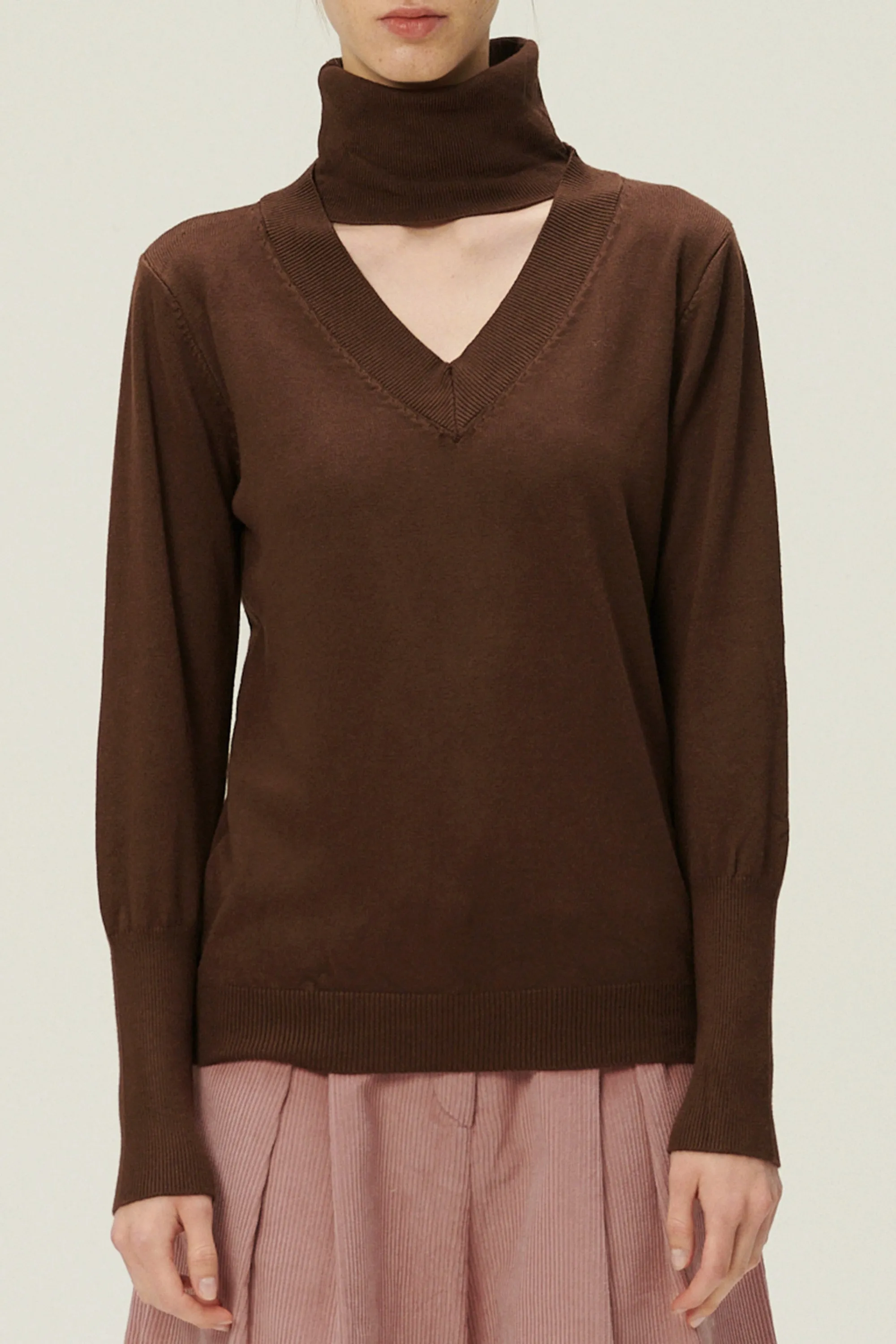 Ali Choker V-neck Knit Top