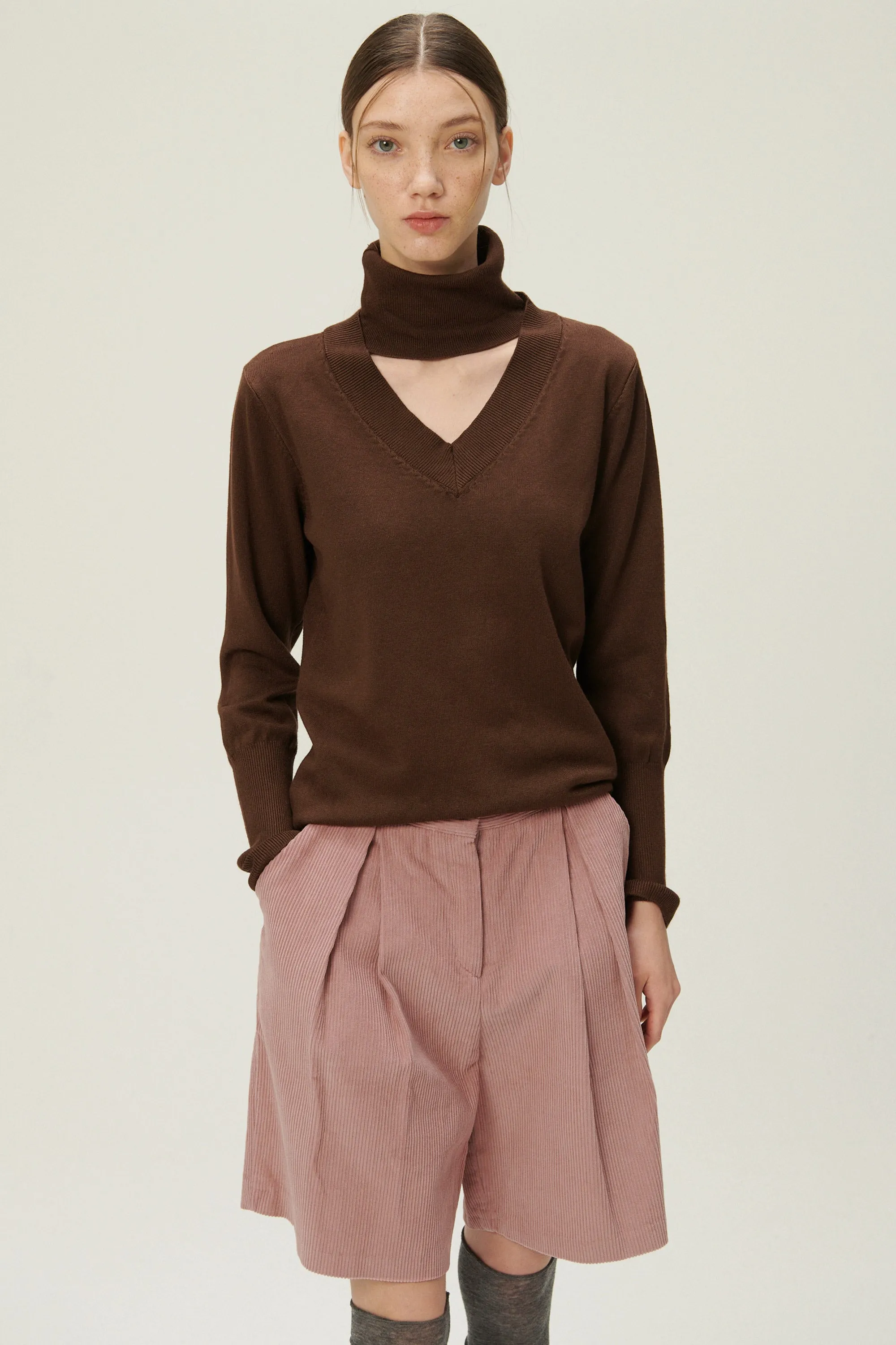 Ali Choker V-neck Knit Top