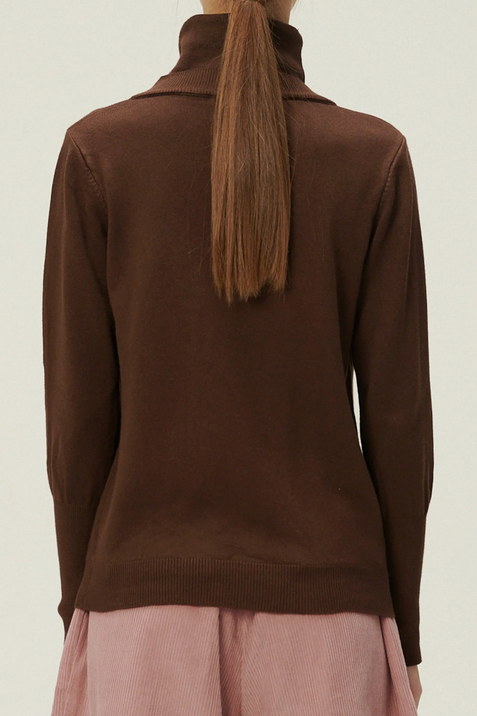 Ali Choker V-neck Knit Top