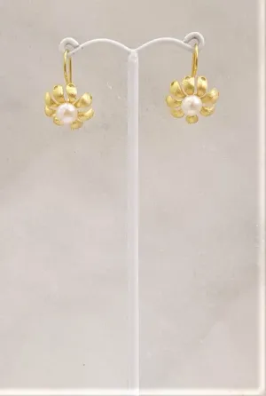 Daisy White Pearl Earrings