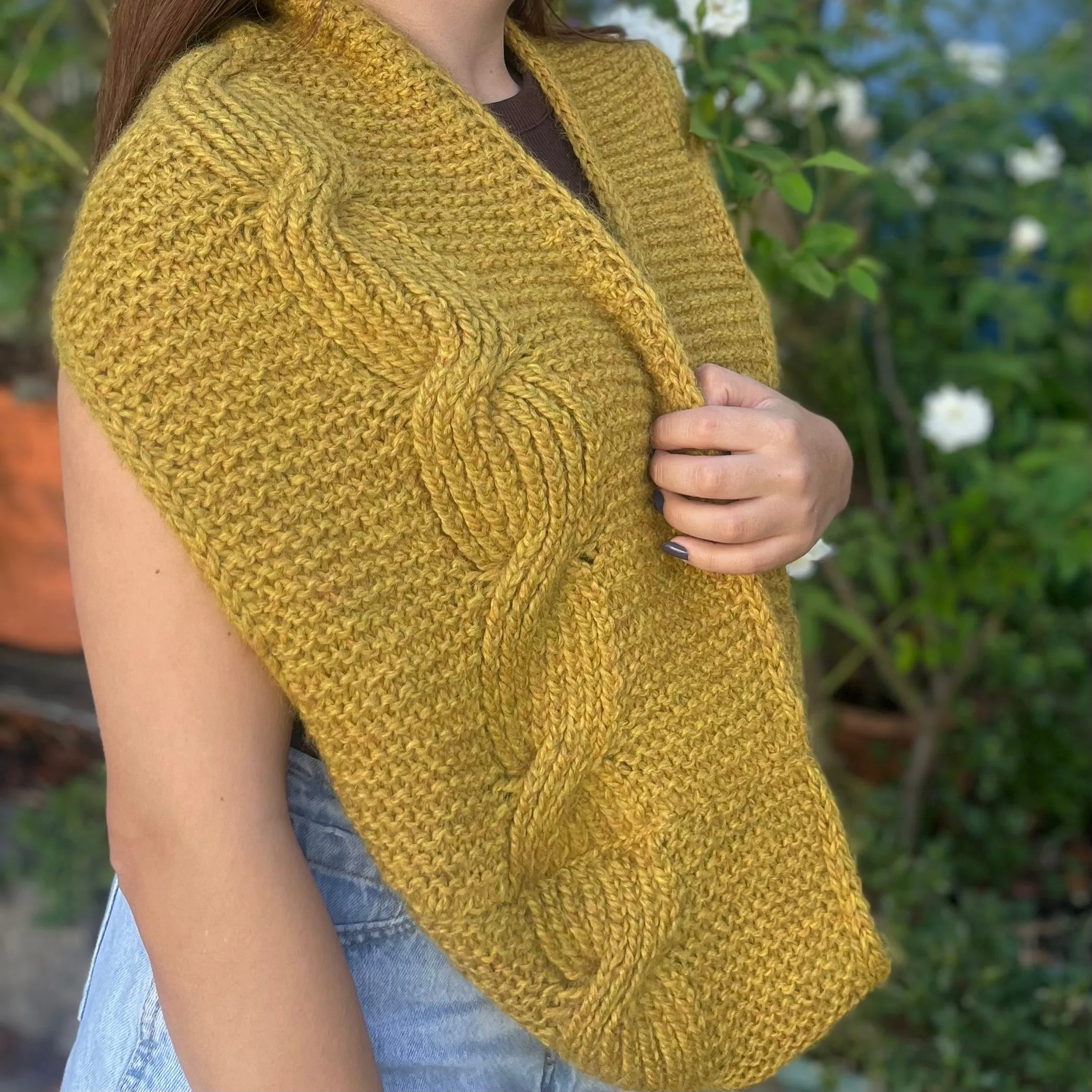 Honey Cable Cowl Kit (Yarn Pattern)