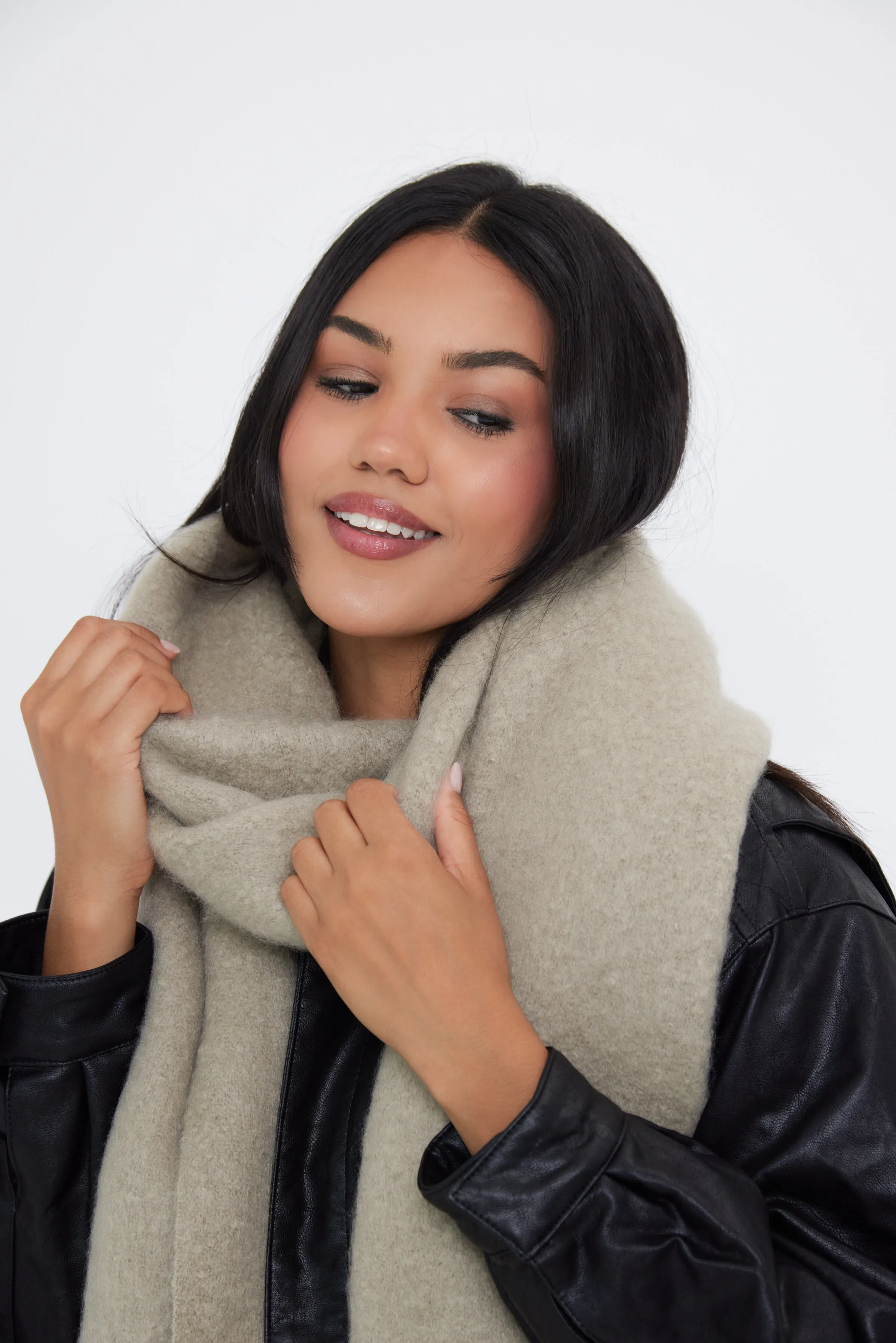 Oversized Chunky Blanket Scarf in Sustained Grey